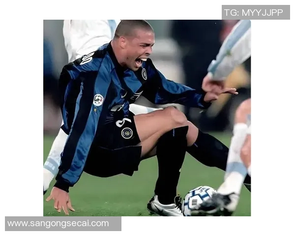 足球明星们的精彩瞬间合影集锦尽在这里一同回顾他们的辉煌时刻